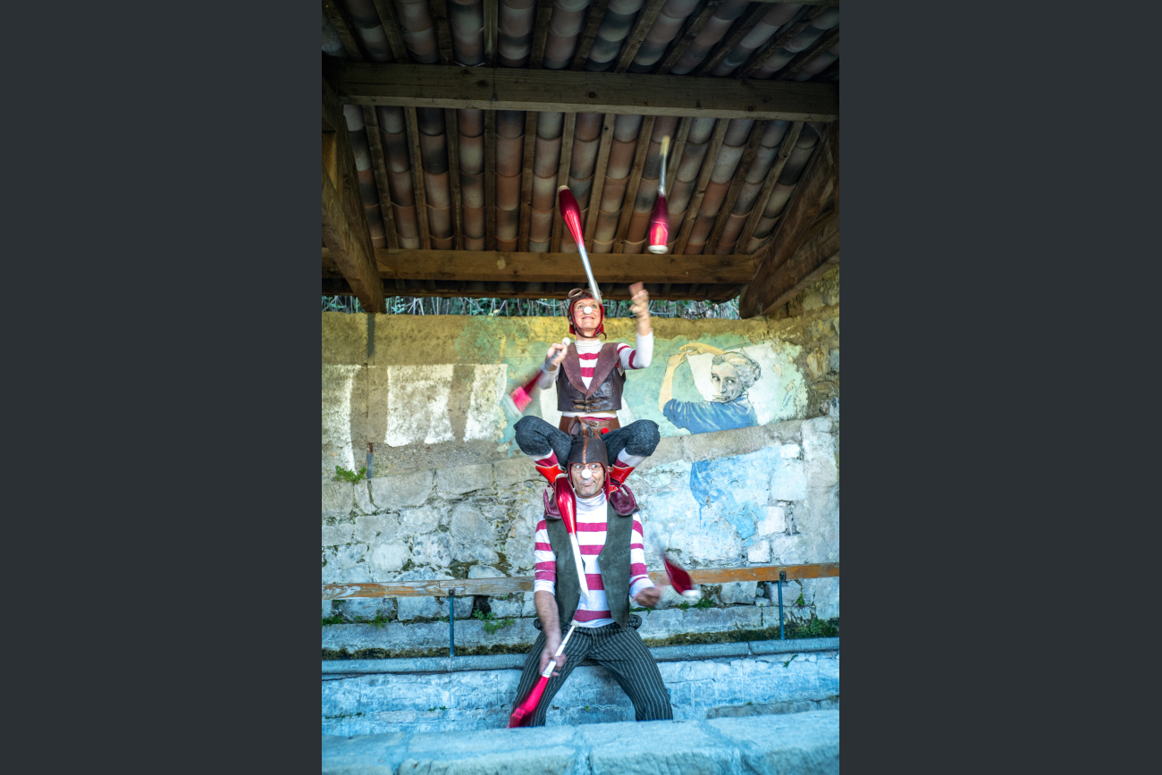 Acrobatie au lavoir de Villars, pendant la deambultaion des Lutins